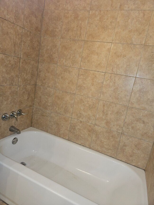 Building Photo - 3/2 DUPLEX