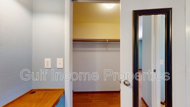 Building Photo - 5012 29th Ave W