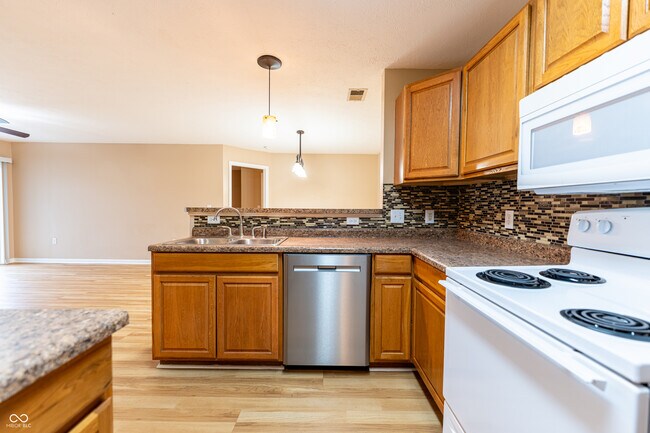 Building Photo - 232 Legends Creek Pl