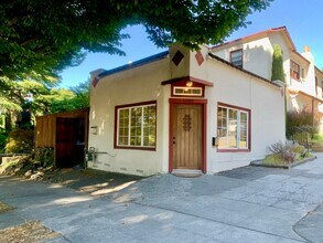 Building Photo - Capitol Hill Bungalow