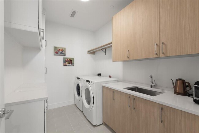 Building Photo - 2425 Peachtree Rd NE