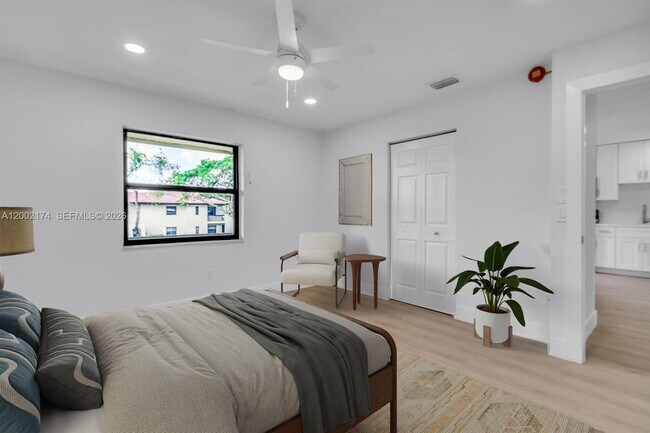 Building Photo - 8535 Casa Del Lago