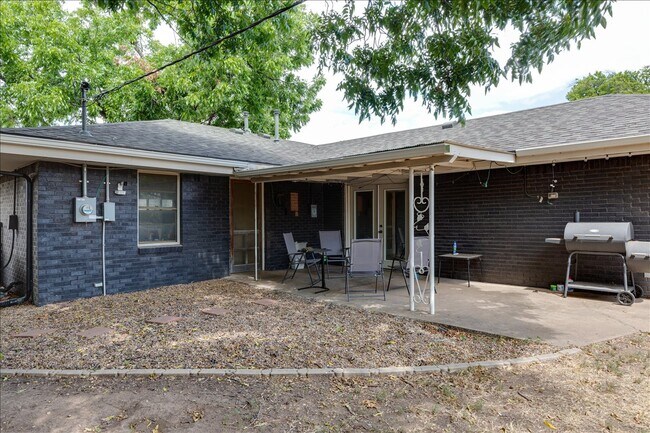 Building Photo - 3308 NW Atlanta Ave