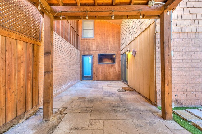 Building Photo - COMING APRIL 2026!!! Stunning Country Club Townhome!!