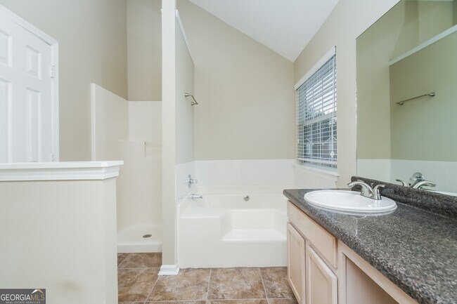 Building Photo - 6144 Idlewood Manor