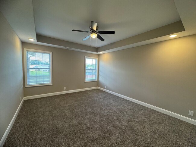 Building Photo - Stunning 4-Bedroom, 3-Bathroom Home – A Mu...