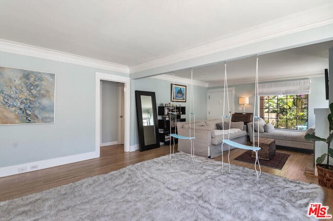 Building Photo - 1518 N Stanley Ave