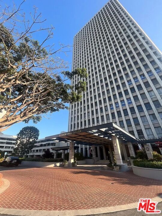 Building Photo - 800 W 1st St