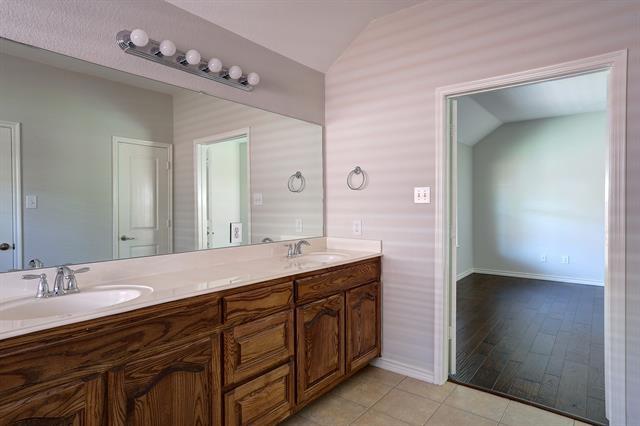 Building Photo - 5700 Broken Spur