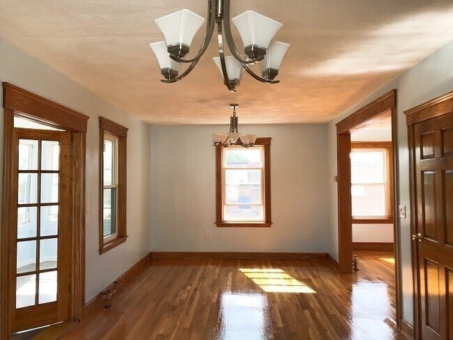 Building Photo - 1020 Fellsway