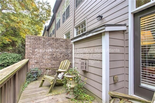 Building Photo - 2675 Rivers Edge Dr NE