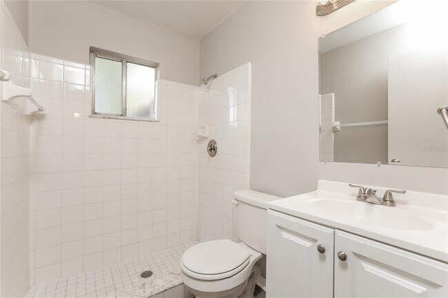 Building Photo - 105 Whispering Pines Ct