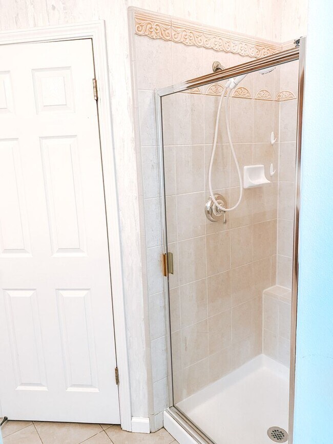 Building Photo - Executive Home in Dublin Available!