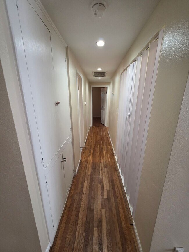 Building Photo - Beautiful 3-Bedroom, 3-Bath Home with Modern Comforts