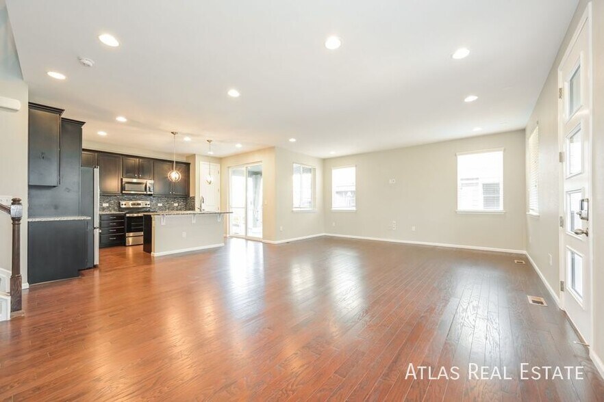 Building Photo - 7255 S Millbrook Ct