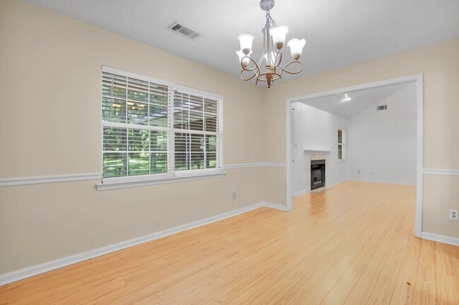 Building Photo - 8 N Nicholson Cir