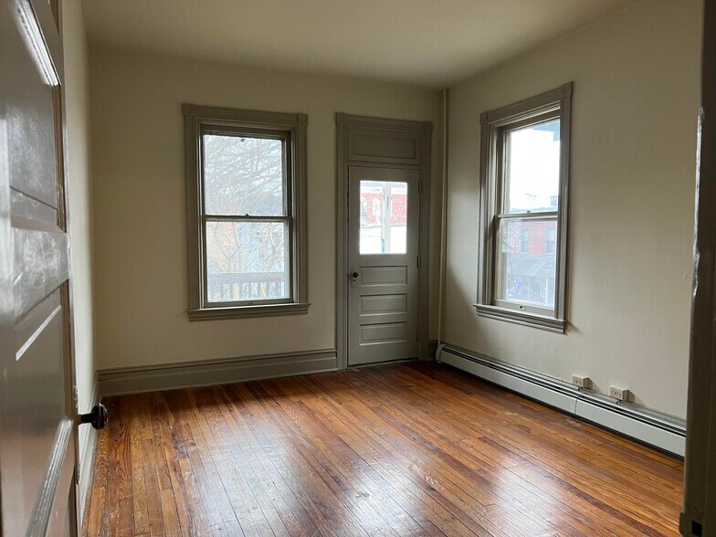 Bedroom - 25 S West End Ave