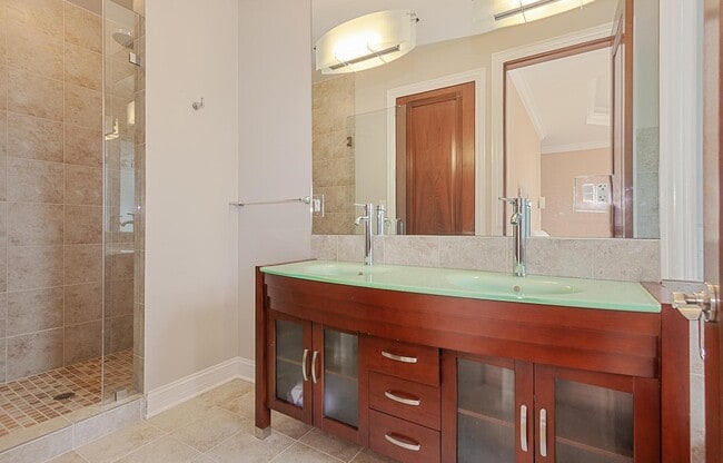 Building Photo - 598 Lake Shore Rd