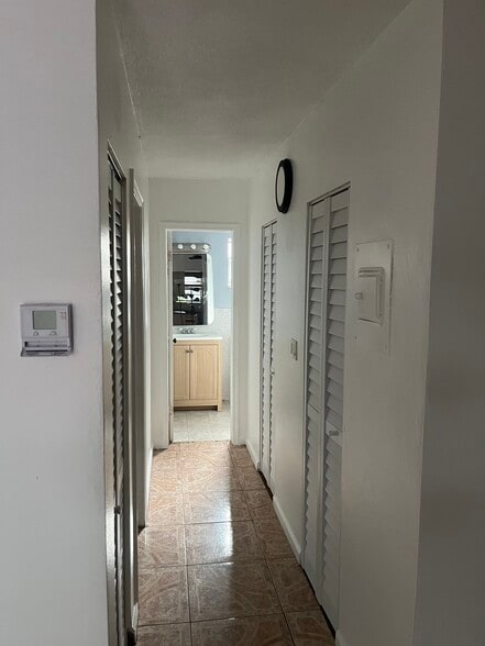 Building Photo - 2238 Monroe St