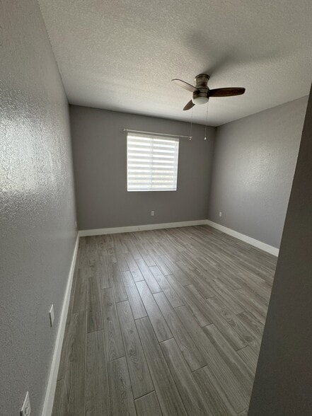 2 room - 1763 SE 8th Pl