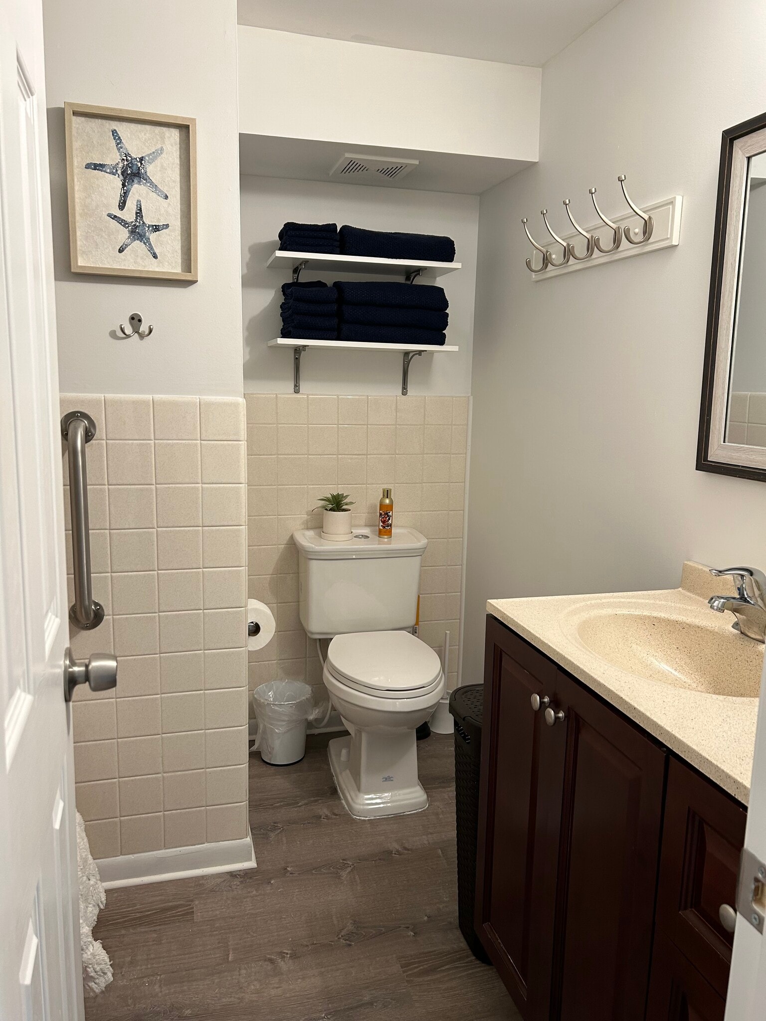 Building Photo - 64 Church St