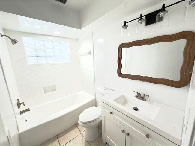 Building Photo - 2467 Sunderland Rd