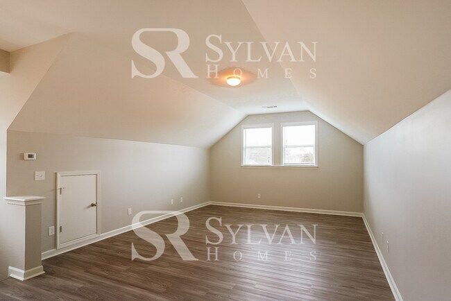 Building Photo - Enjoy living the good life in this 3 bedroom, 2 bathroom home