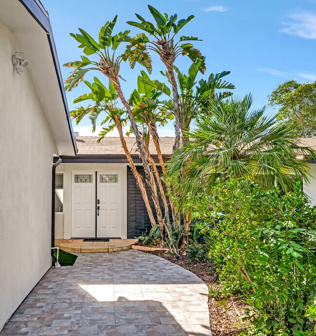 Building Photo - 5565 Ostin Ave