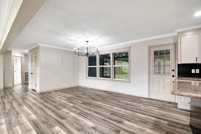 Building Photo - 1914 Monroe Dr