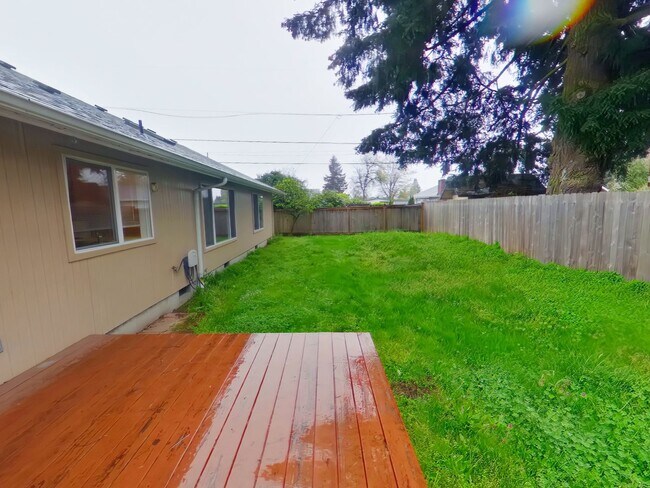 Building Photo - 2310 Snelling Dr