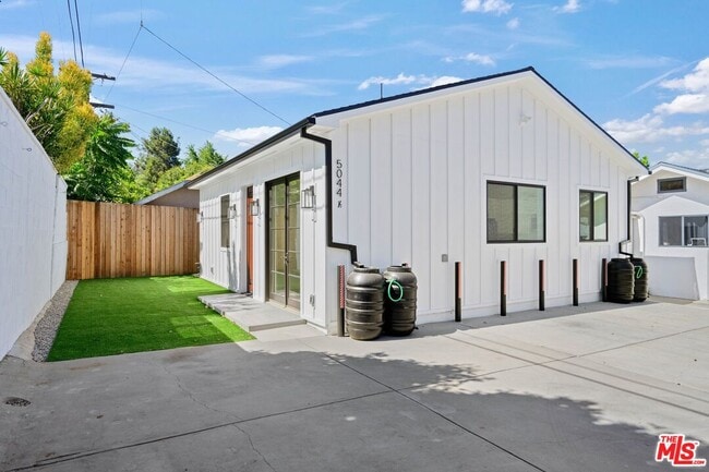 Primary Photo - 5044 1/2 Hartwick St