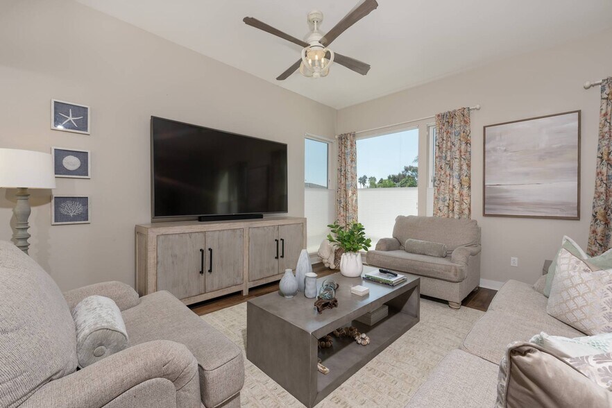 Building Photo - 2148 Doheny Way