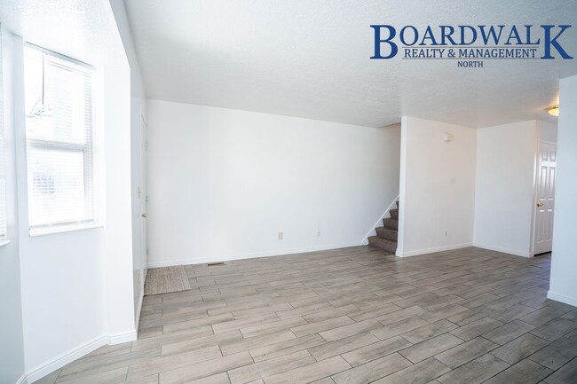 Building Photo - Half off 1st month's rent 3 Bed Townhouse ...