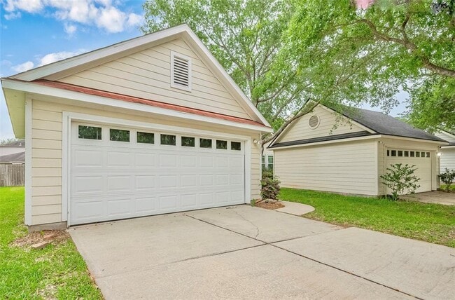 Building Photo - 5711 Silver Oak