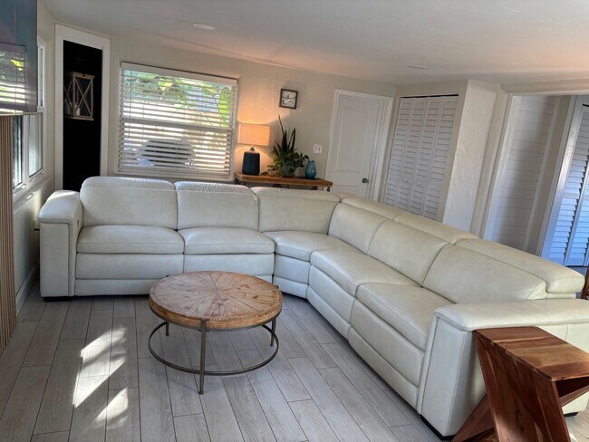 Building Photo - 3BR 2BA for Rent NSB between US1 & the River