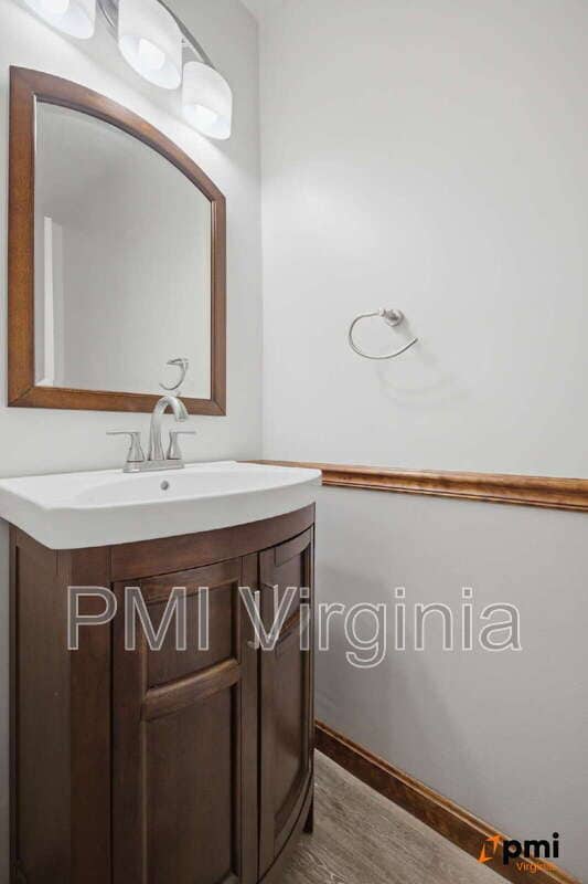 Building Photo - 202 Stonehall Ct