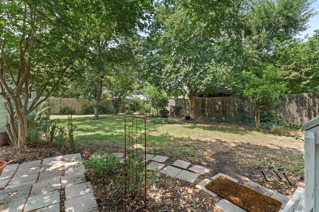 Building Photo - 1303 Alegria Rd