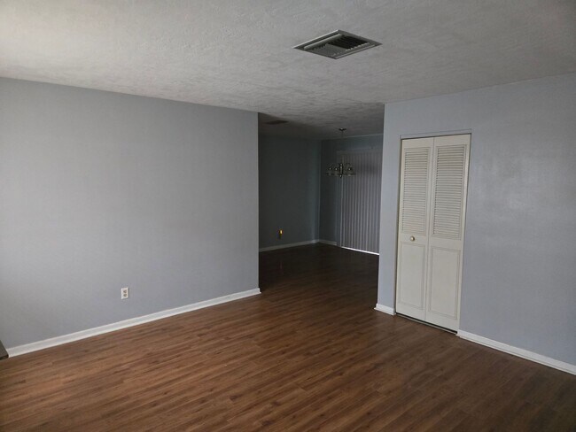 Building Photo - 1502 Norbert Terrace