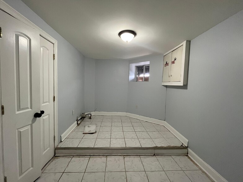 Building Photo - 203 Stegman St