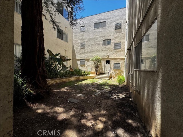 Building Photo - 475 E Cypress Ave