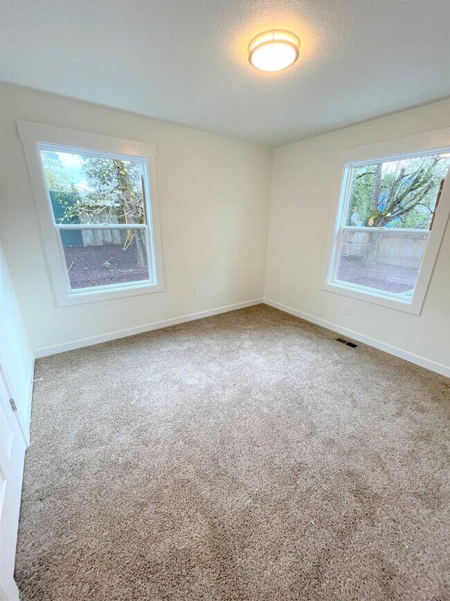 Building Photo - 620 SE 146th Ave