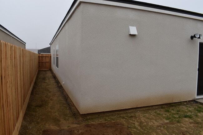 Building Photo - 4472 N San Miguel Ave