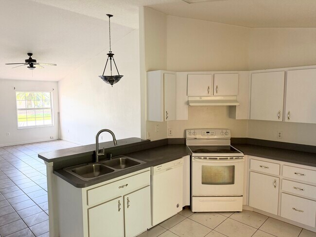 Building Photo - 33 Flamingwood Ln #B