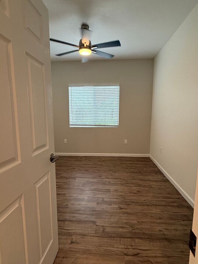 Building Photo - Broadacres