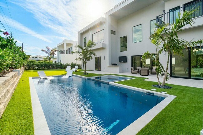 Building Photo - 13460 U.S. Rte 1