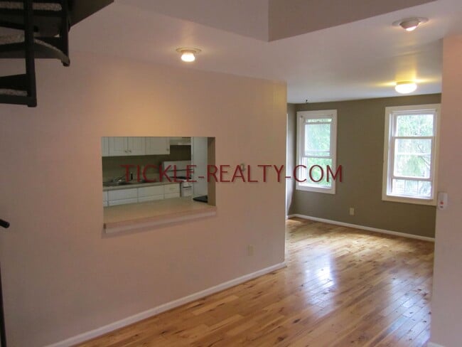 Building Photo - 839 Meigs St