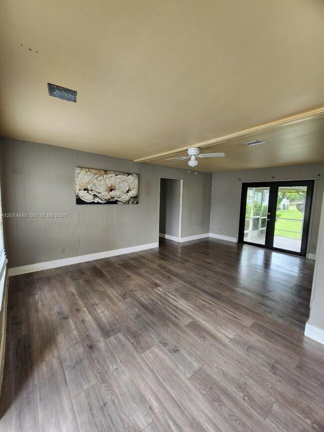 Building Photo - 6520 Sandalfoot Blvd