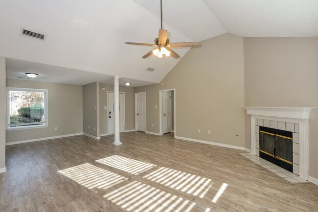 Building Photo - 2827 Fletcher View Dr