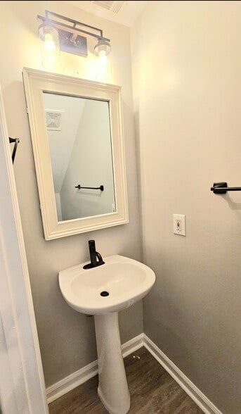 1/2 bath - 112 W Oak Manor Ct