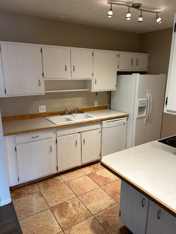 Building Photo - 300 14th Ave S